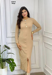 Robe longue femme côtelée fendue 023018 en Beige, boutons bijoux dorés