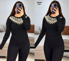 Pull noir femme manches longues à broderie autour du col - réf. 022950
