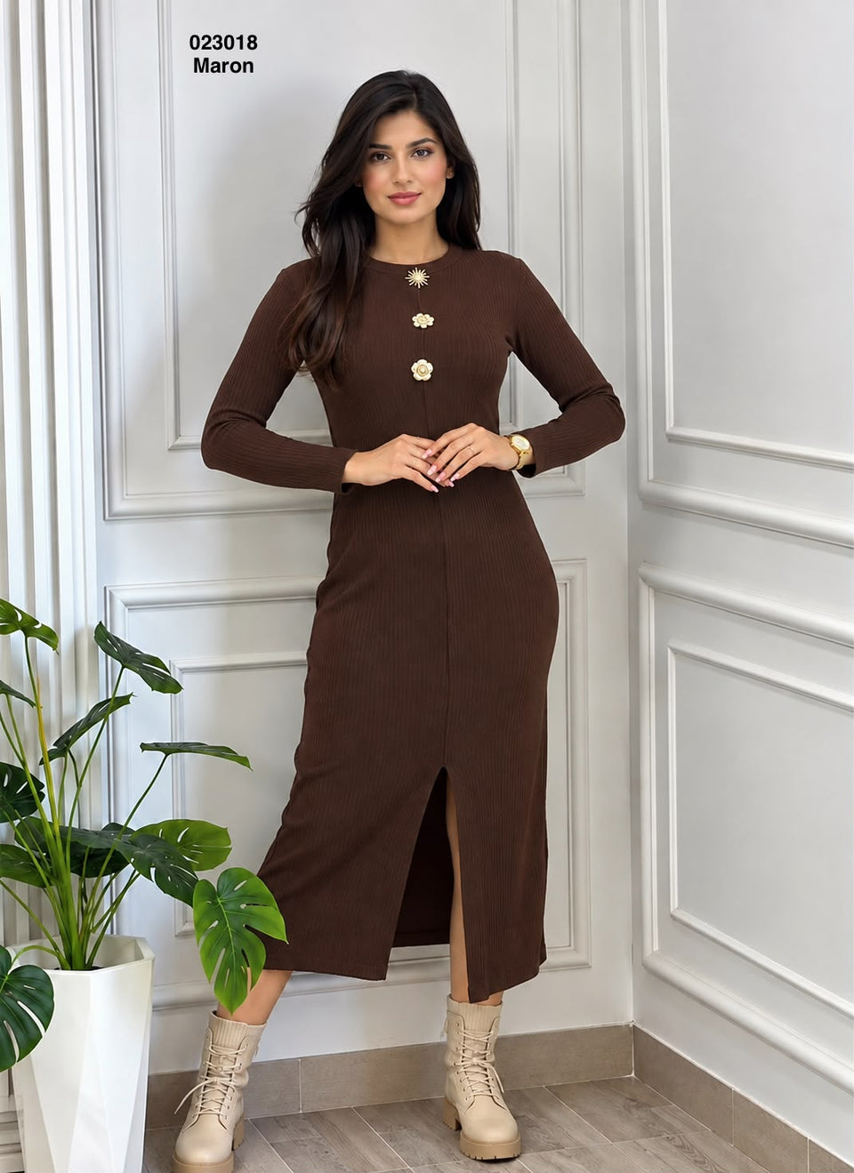 Robe longue femme côtelée fendue 023018 en Marron, boutons bijoux dorés