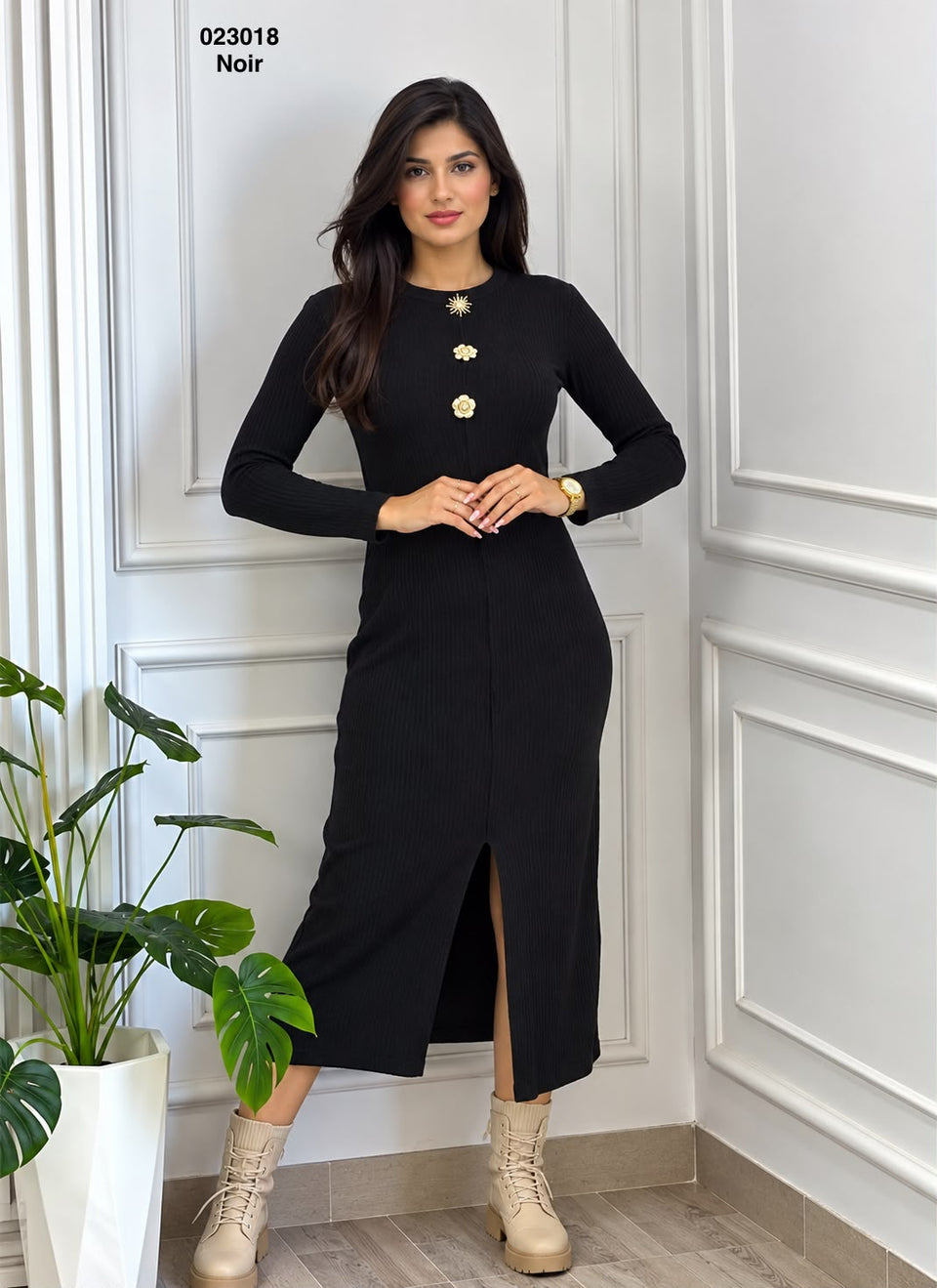 Robe longue femme côtelée fendue 023018 en Noir, boutons bijoux dorés