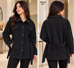 Veste femme en tissu jean noir, ceinturée à poches – 023058