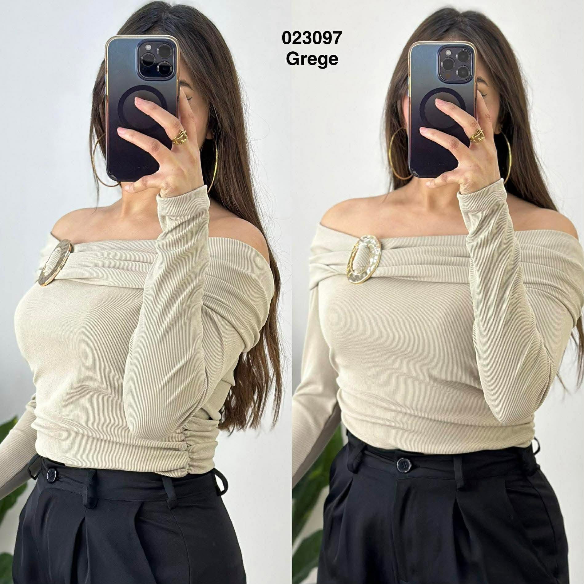 Pull femme côtelé épaules dénudées à boucle 023097 couleur grège