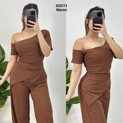 Tenue 2ps haut a encolure asymetrique avec une epaule denudee 023111