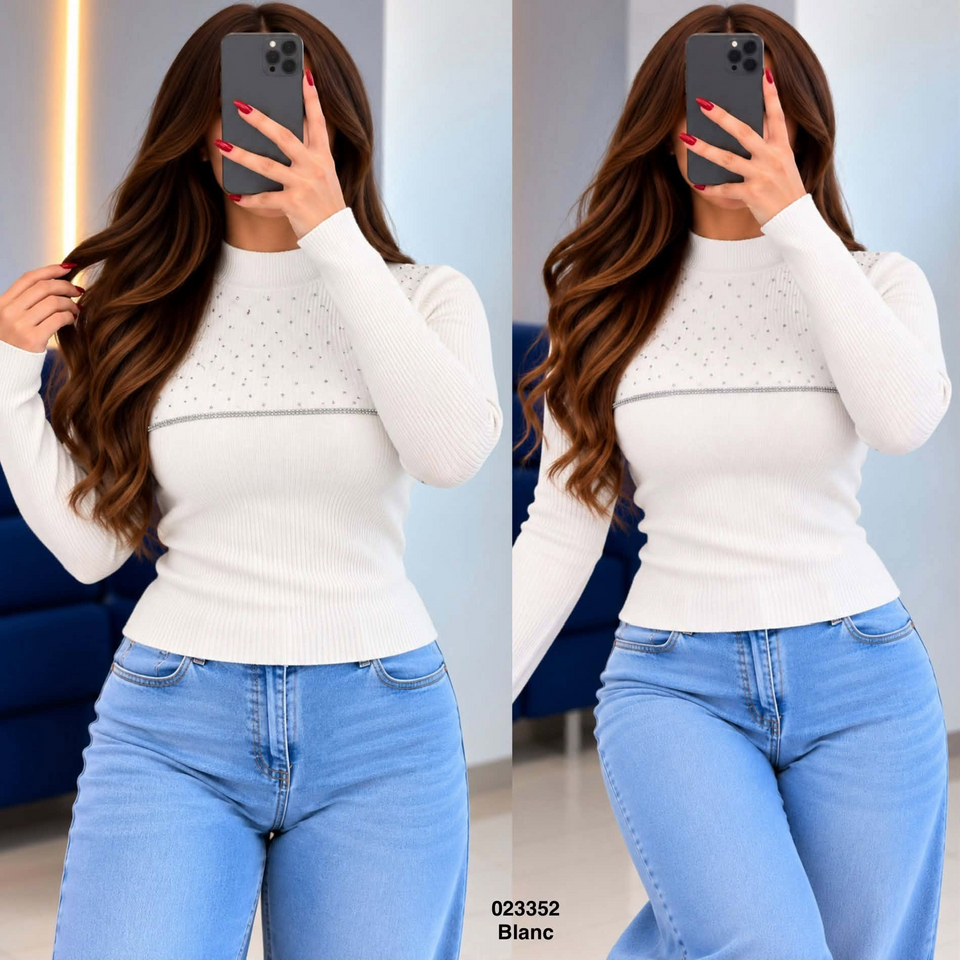 Pull col montant orné de strass - Blanc - SKU 023352-03