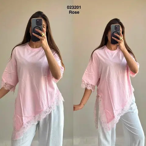 Pull avec un détail chic en dentelle 023201