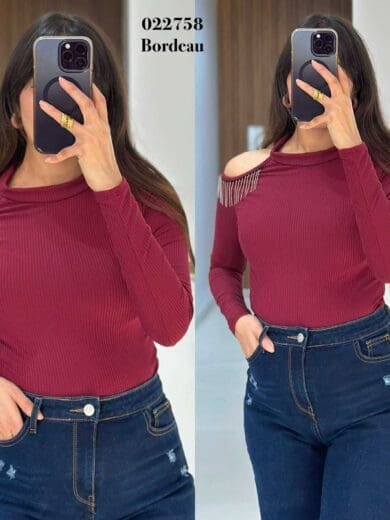 Pul avec strass a cote